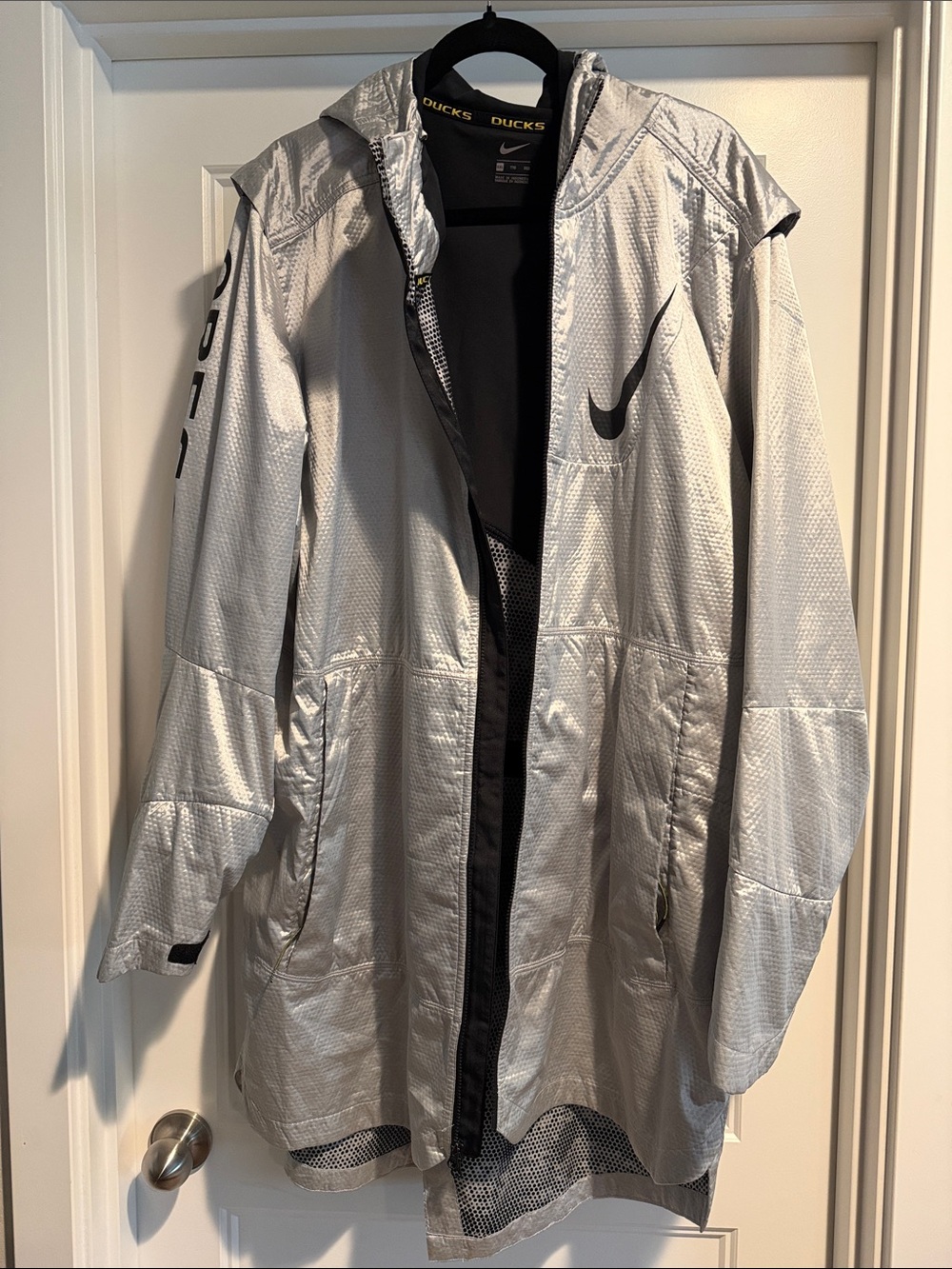 Nike Men’s Silver Hooded Oregon Windbreaker Jacket XXL